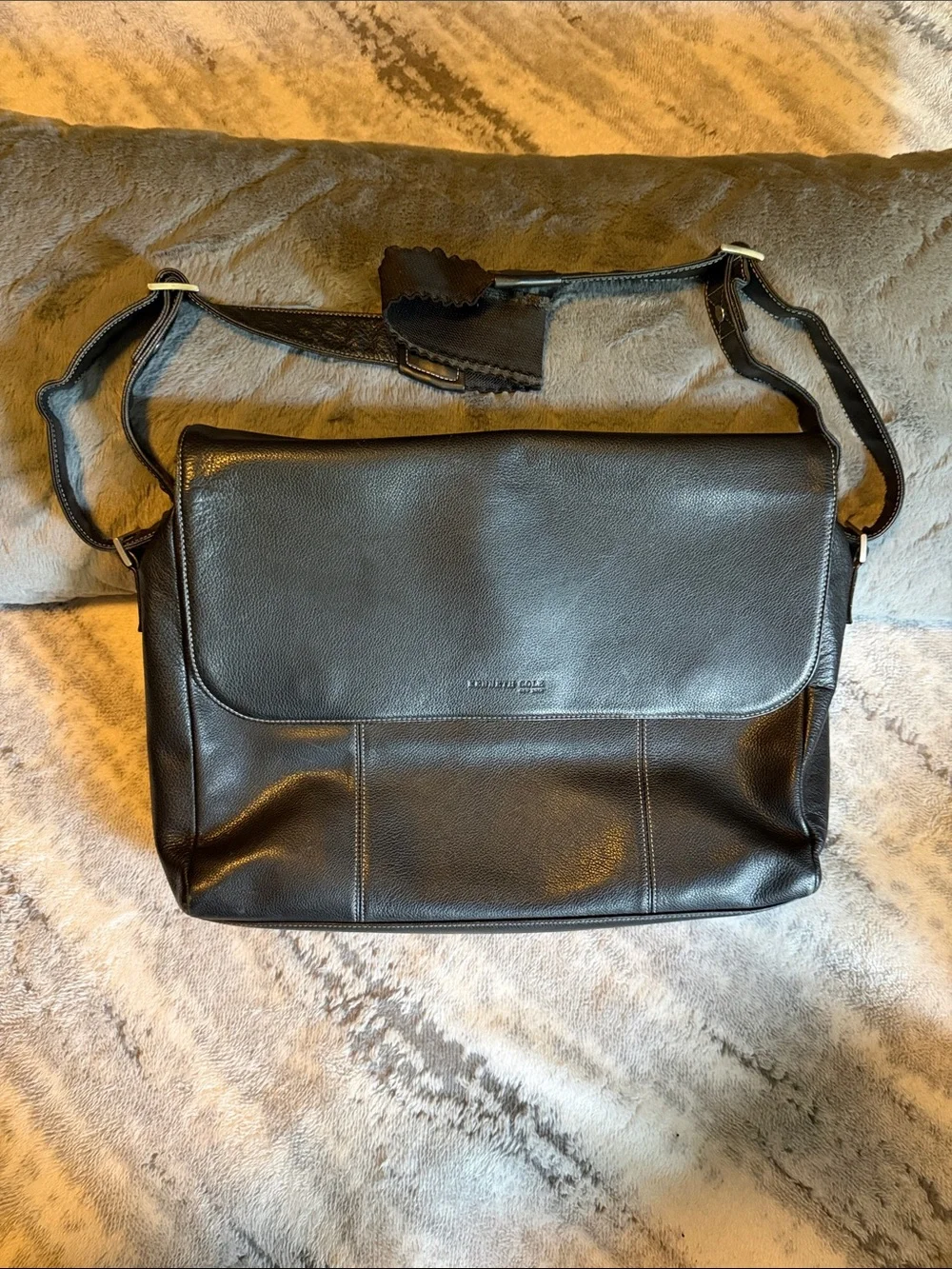 Kenneth Cole Black Pebbled Leather Messenger Computer Bag